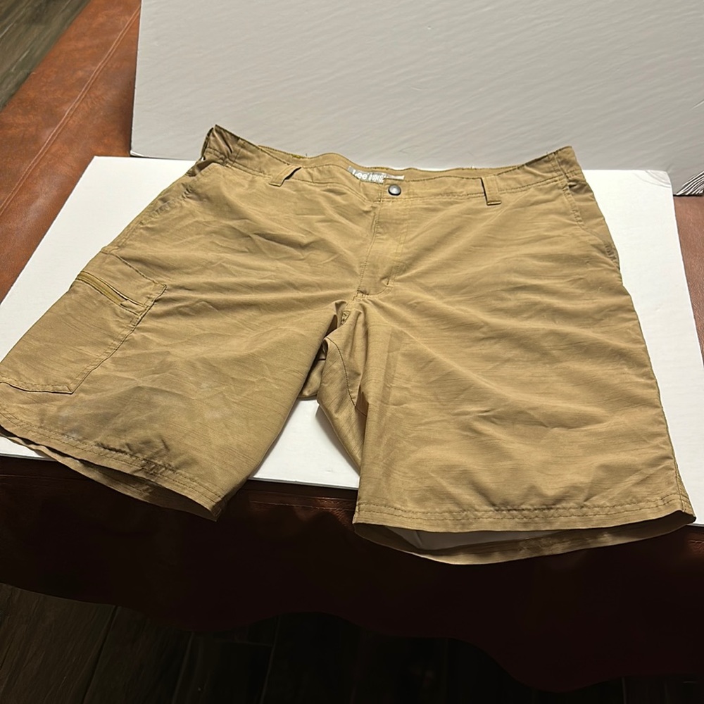 Lee Dungarees Men’s size 38 Cargo Shorts great condition